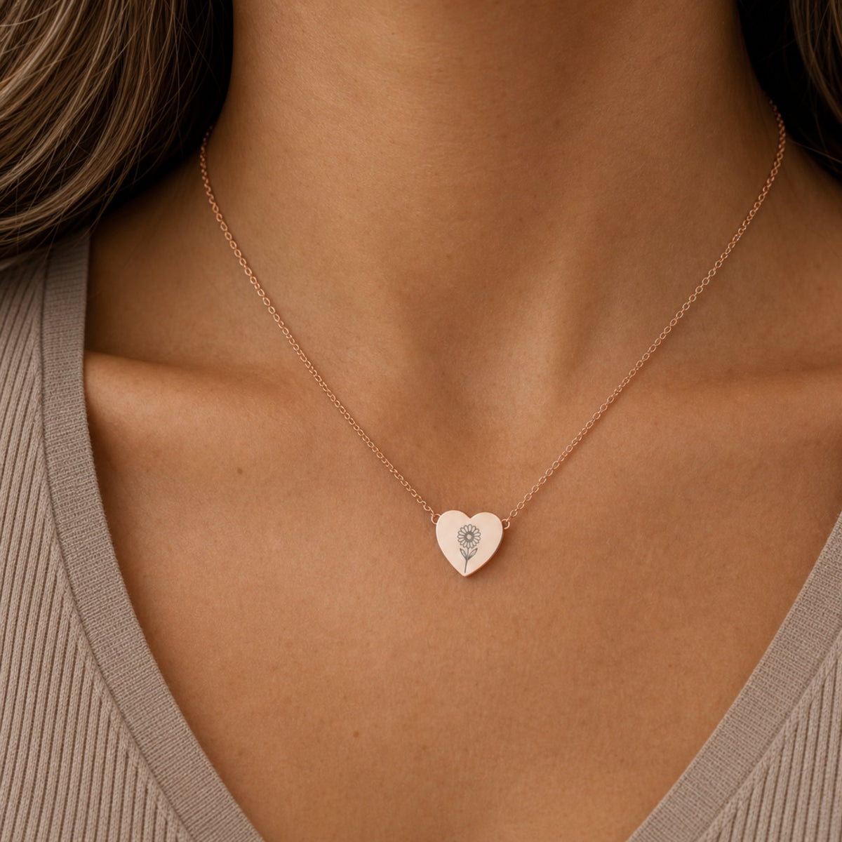 April birth flower necklace with daisy engraving in 18K Rose Gold PVD, worn on model